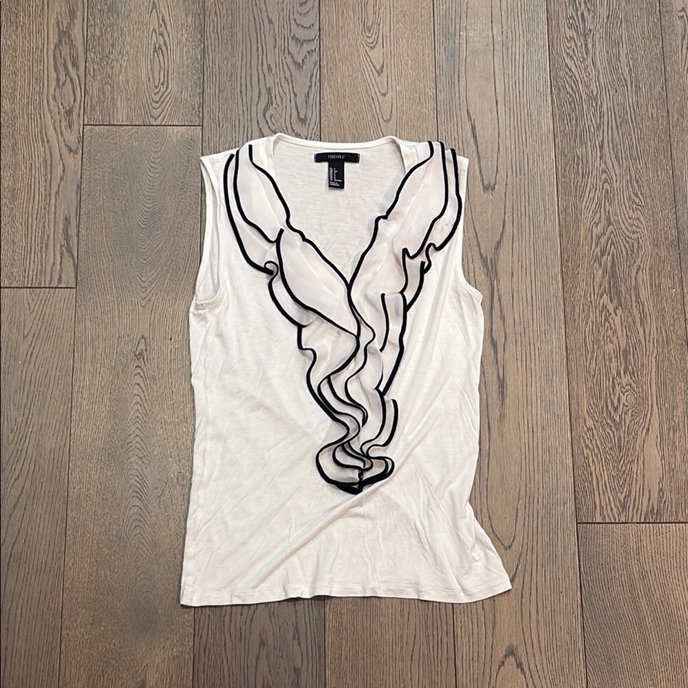 Elegant White Sleeveless Top with Black Trim - Picture 1 of 3